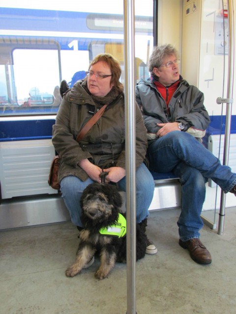 Jack en Bea met Thirza in de trein